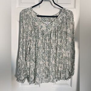 Reitmans Green and White Patterned Blouse